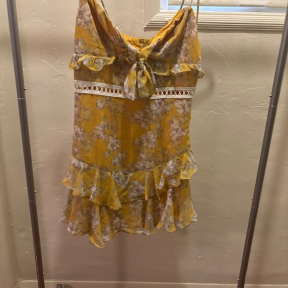 Selfie Leslie Yellow floral sundress - Picture 6 of 6